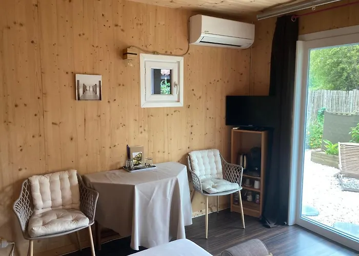 D'hote Maison De L'amitie Bed & Breakfast