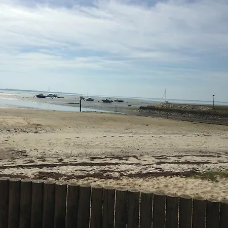 D'hote Maison De L'amitie 住宿加早餐酒店